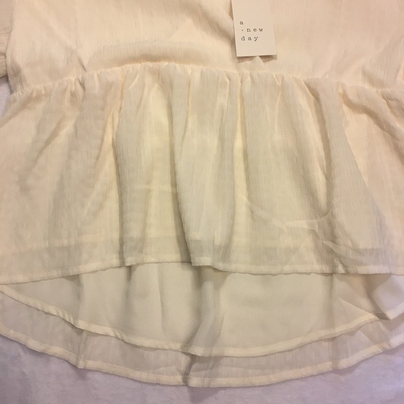 wat Womems a new day top - Picture 2 of 4